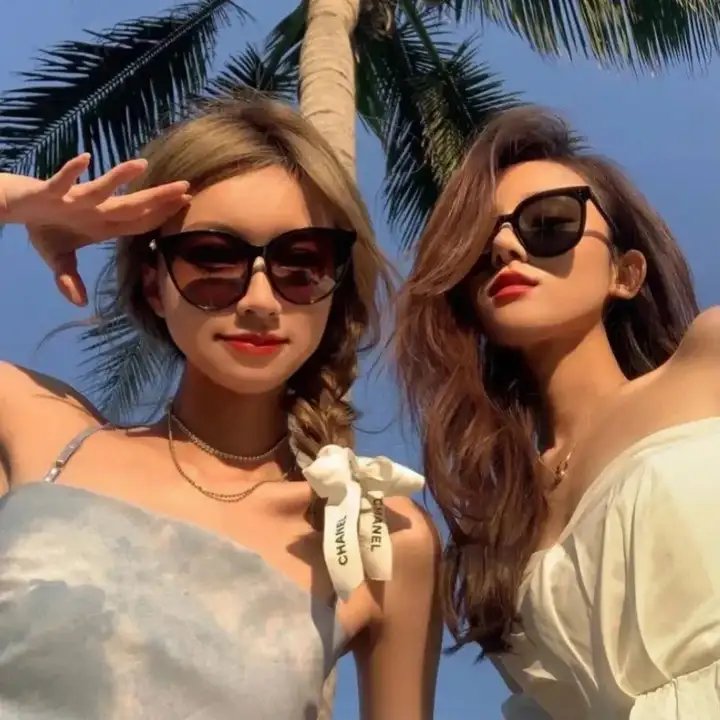 怪笑少女
